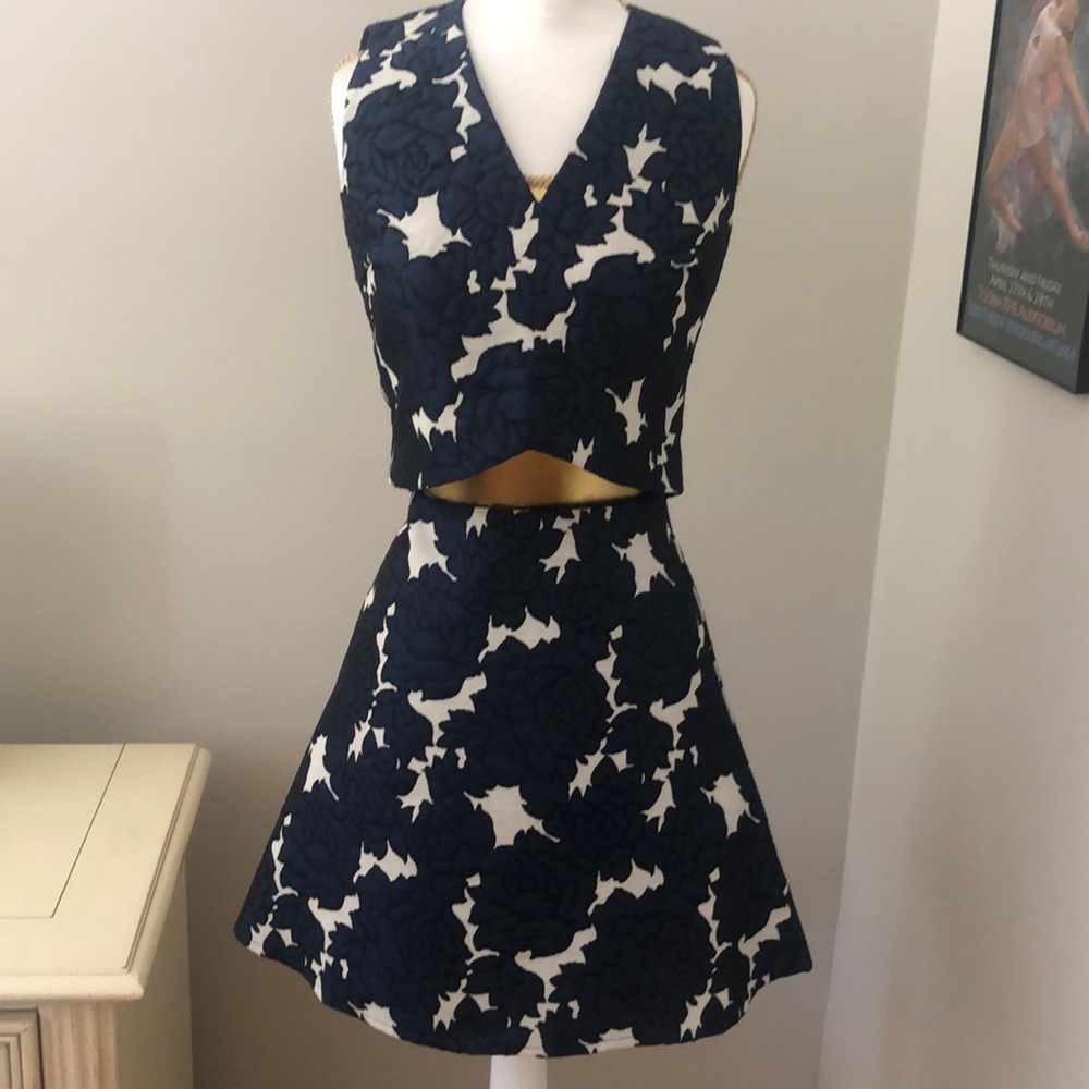Two piece skirt set